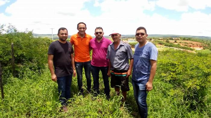 DISPÕE SOBRE A COMPRA DE UM TERRENO NO CONJUNTO HABITACIONAL JOÃO PARAIBANO