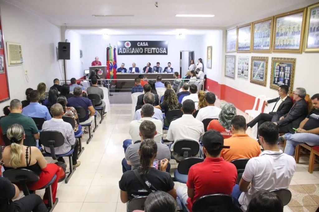 AUDIÊNCIA PÚBLICA PARA DISCUSSÃO DA LEI ORGÂNICA MUNICIPAL